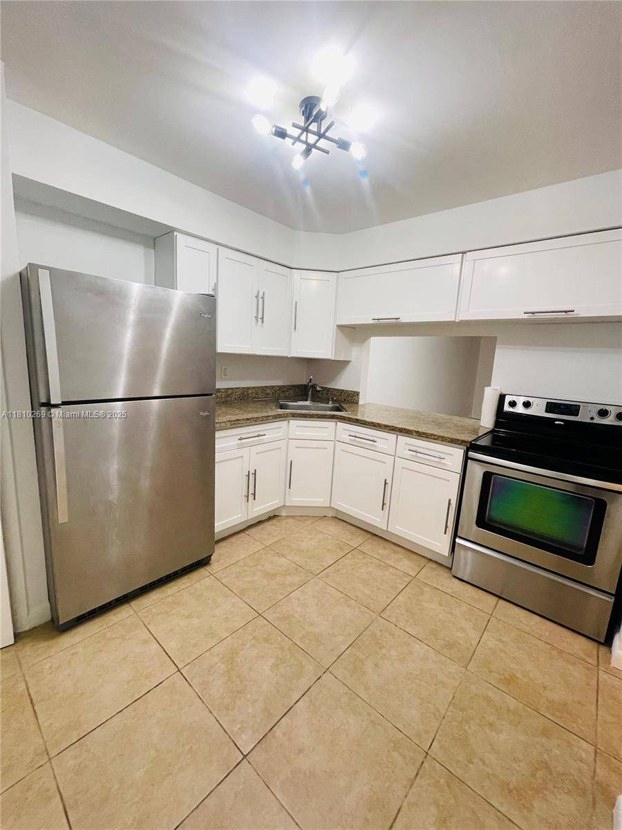 Miami, FL 33179,1540 NE 191st St #205