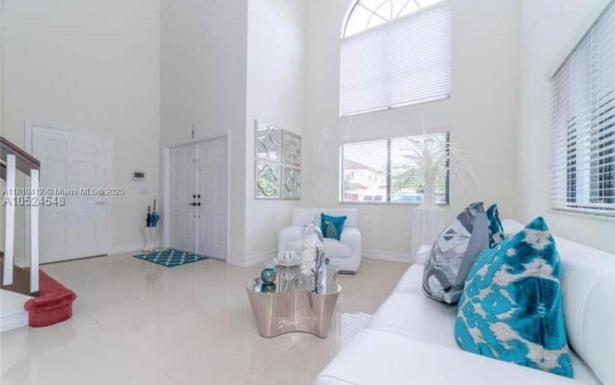 Kendall, FL 33185,16588 SW 44 Street