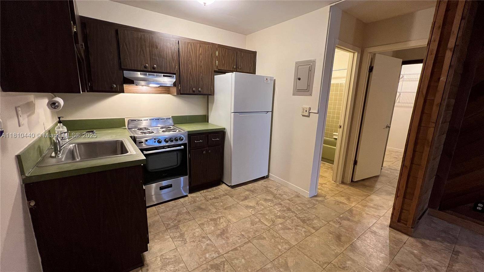 Fort Lauderdale, FL 33317,2400 SW 42nd Ave #1