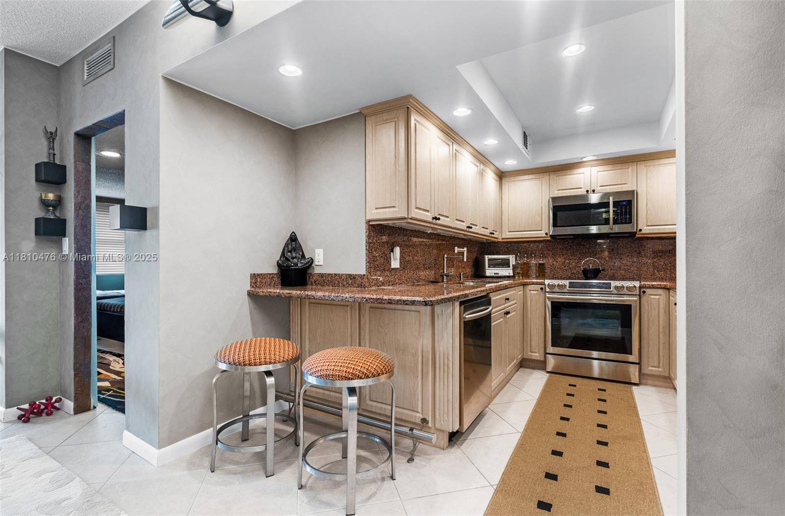 Hallandale Beach, FL 33009,1985 S Ocean Dr #17D