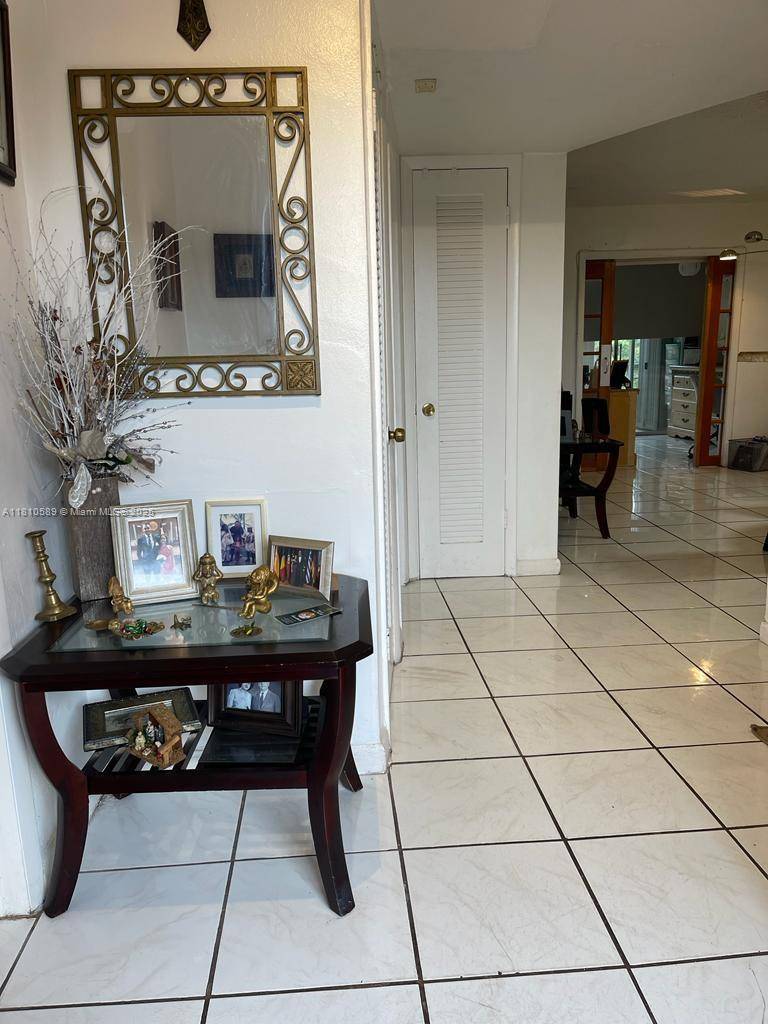 Miami, FL 33179,1501 NE 191st St #C303