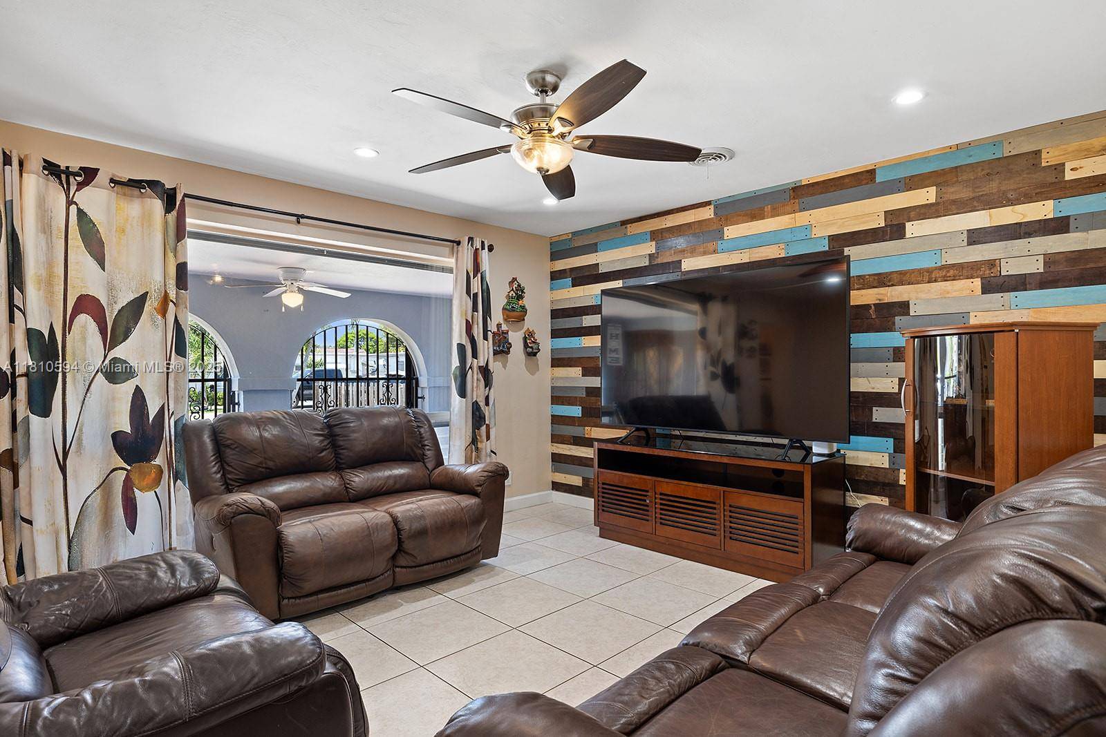 Hollywood, FL 33021,5808 Polk St