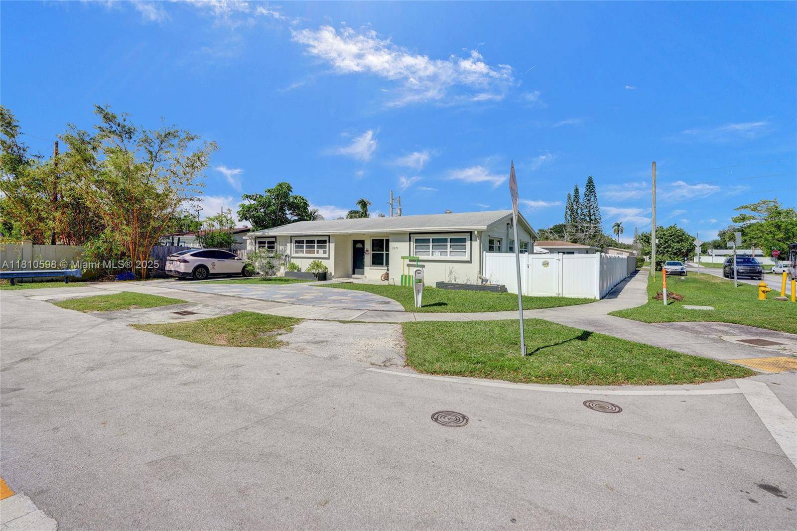 Miami, FL 33180,2575 NE 214th St