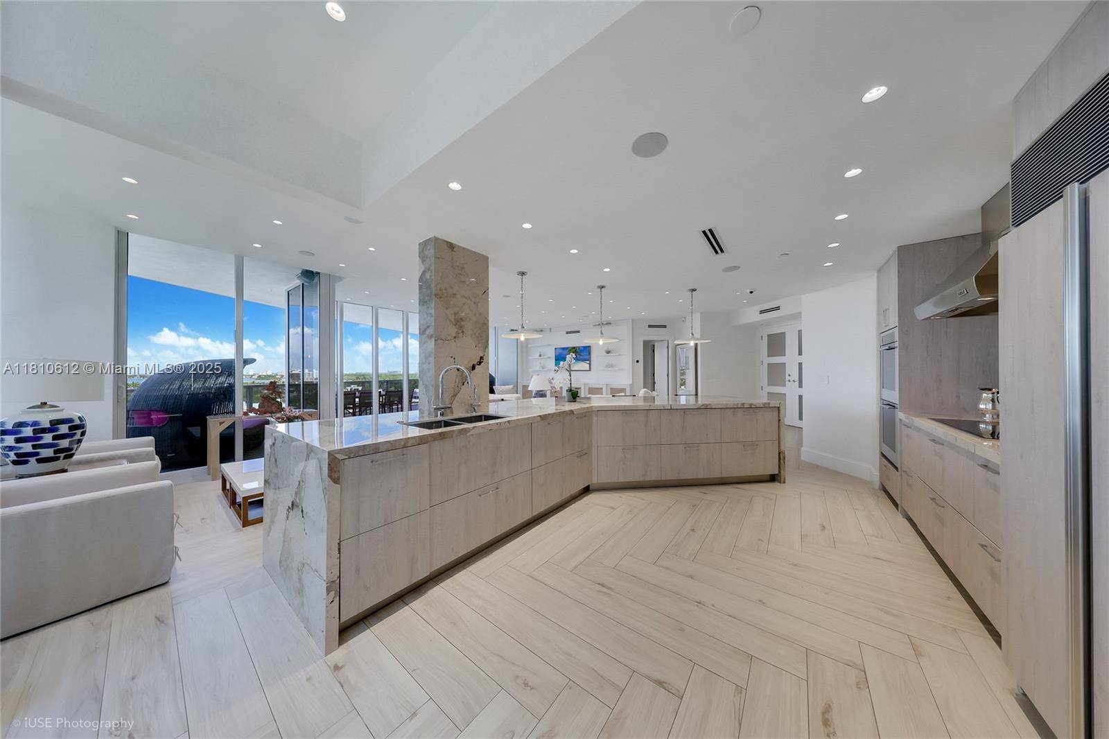 Bal Harbour, FL 33154,10225 Collins Ave #604
