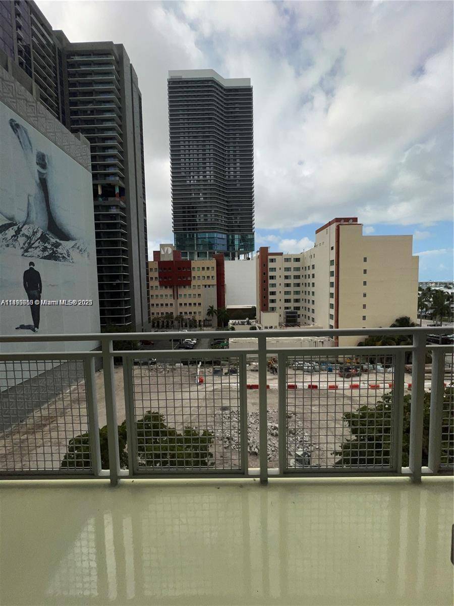 Miami, FL 33132,244 Biscayne Blvd #643