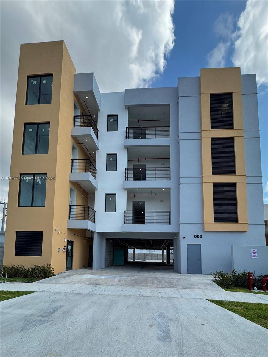 Hialeah, FL 33013,909 E 24th St #203