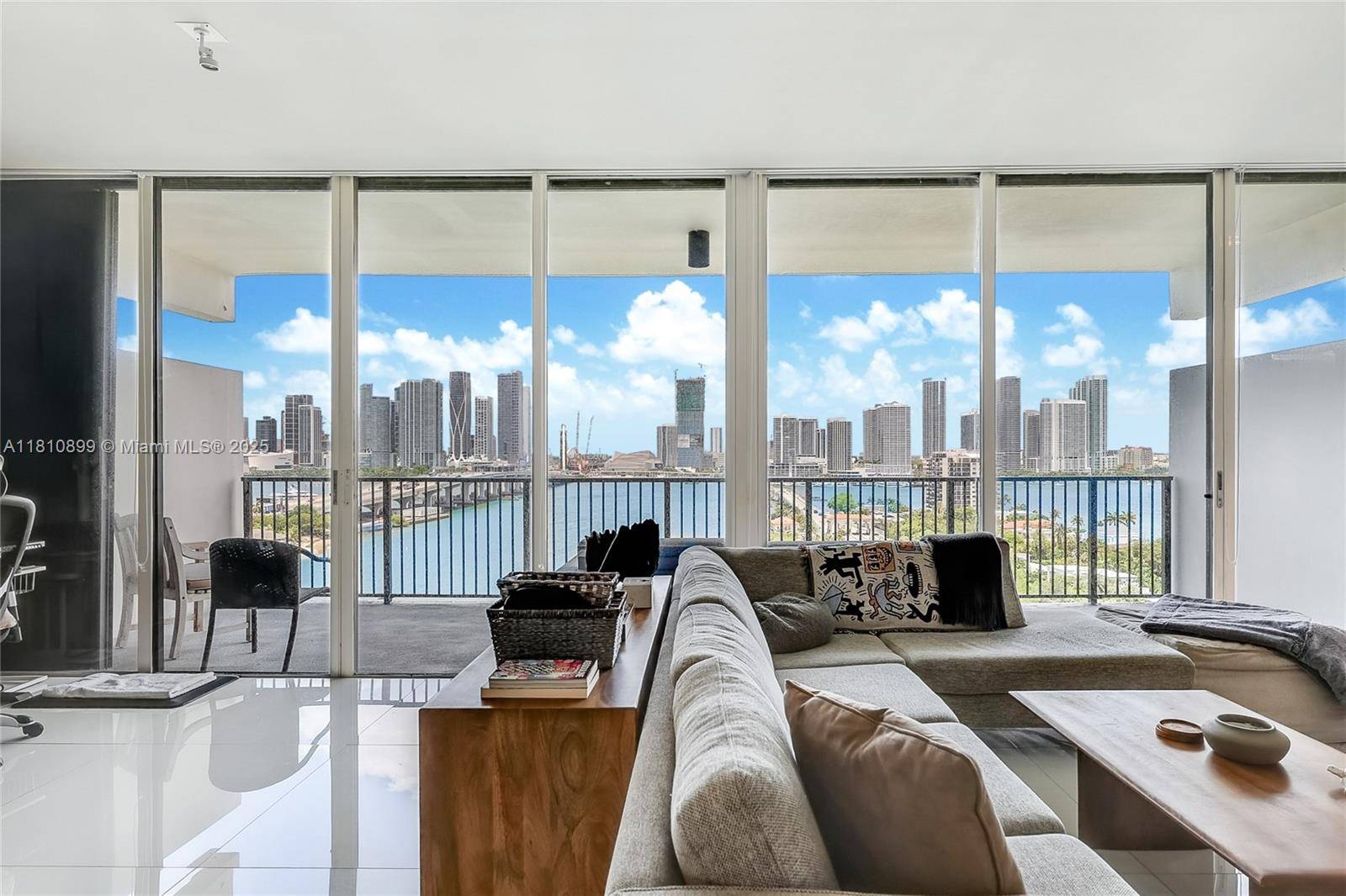 Miami, FL 33139,1000 Venetian Way #1306