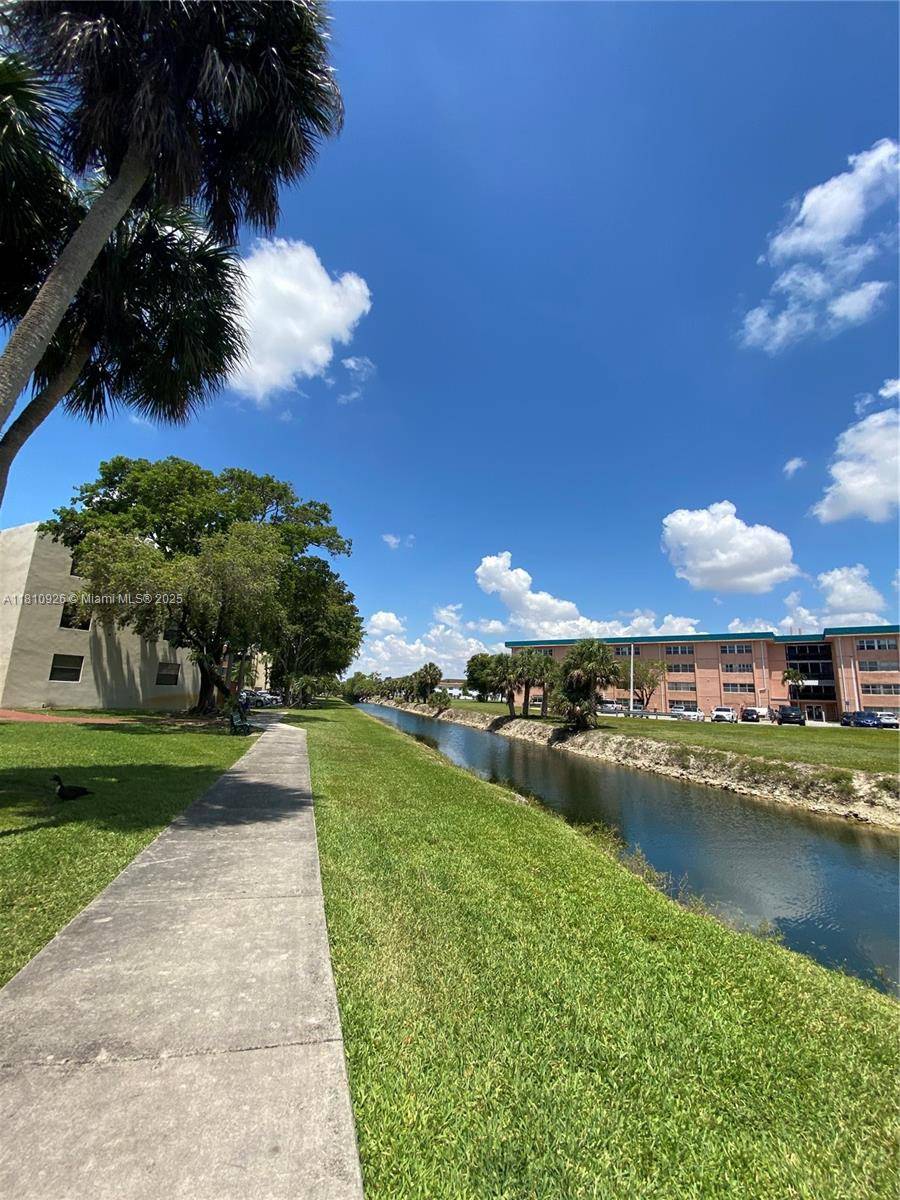 Miami, FL 33176,10865 SW 112th Ave #112