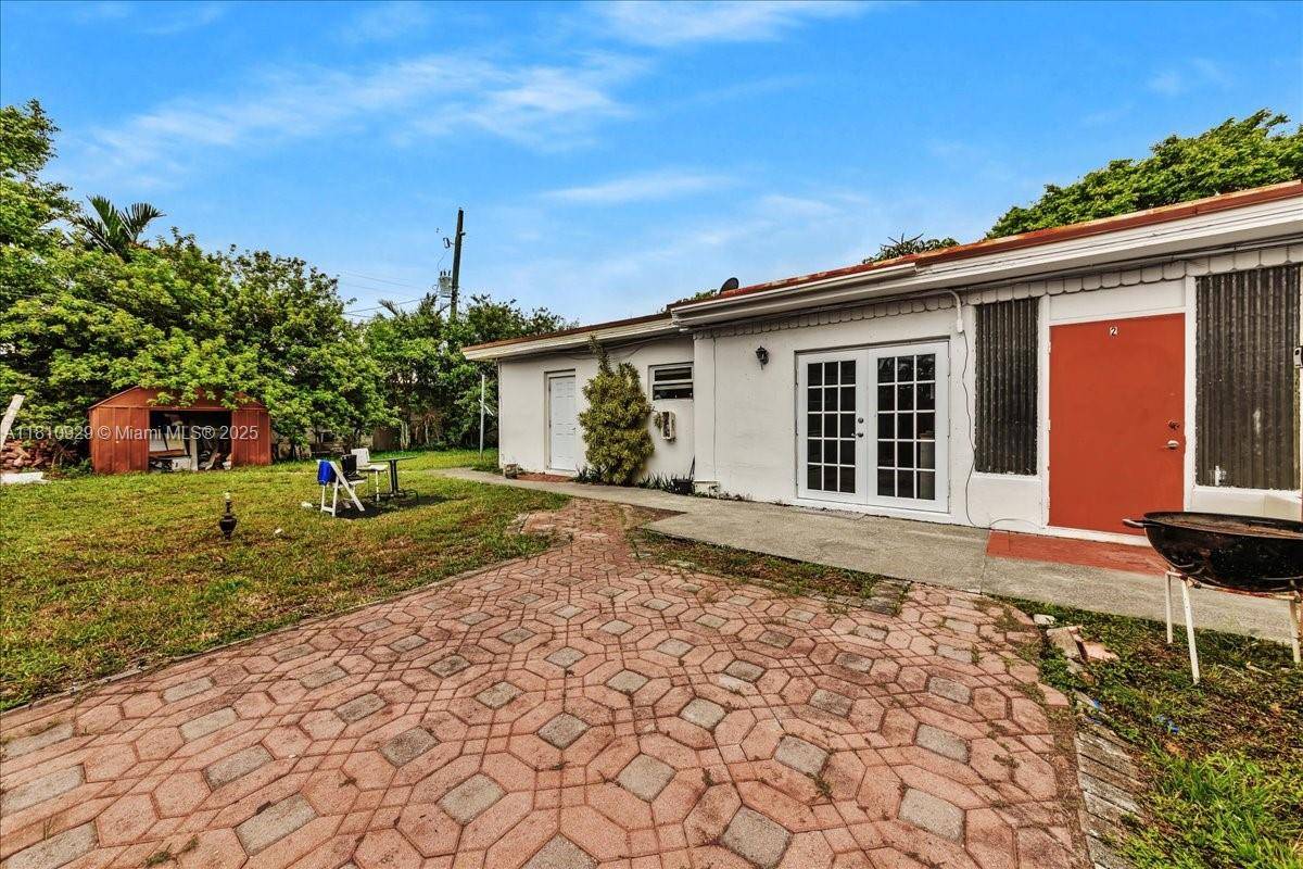 Hallandale Beach, FL 33009,708 NE 3rd St #1-6