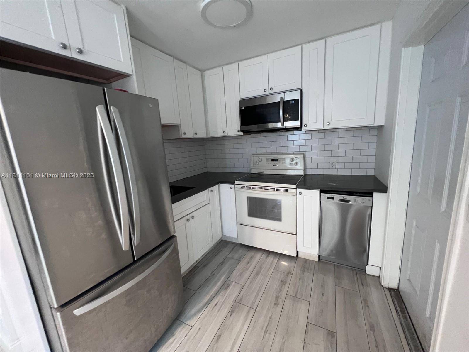 Lake Worth, FL 33460,829 S L St #B
