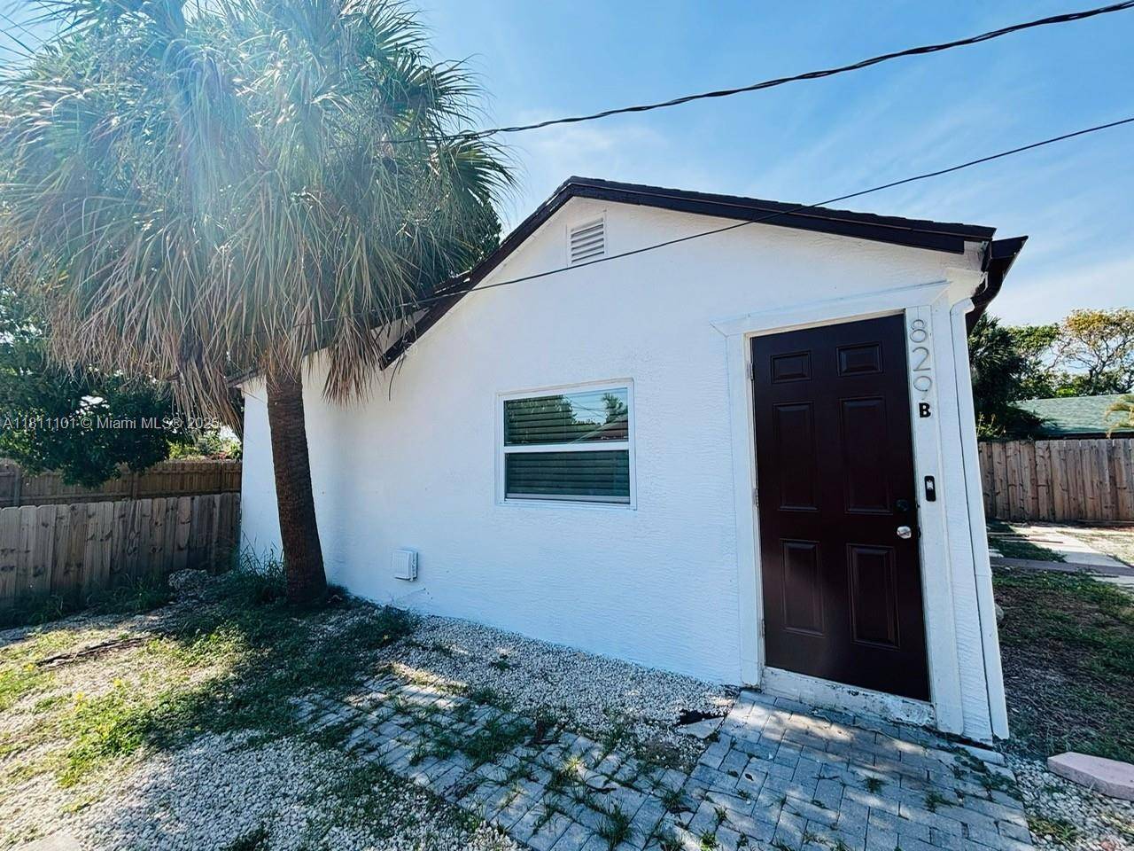 Lake Worth, FL 33460,829 S L St #B
