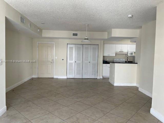 Miami, FL 33126,5085 NW 7th St #1215
