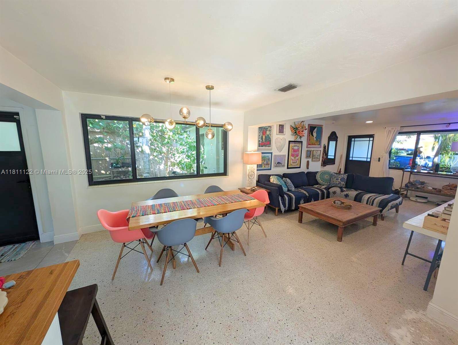 Hallandale Beach, FL 33009,722 SW 10th St