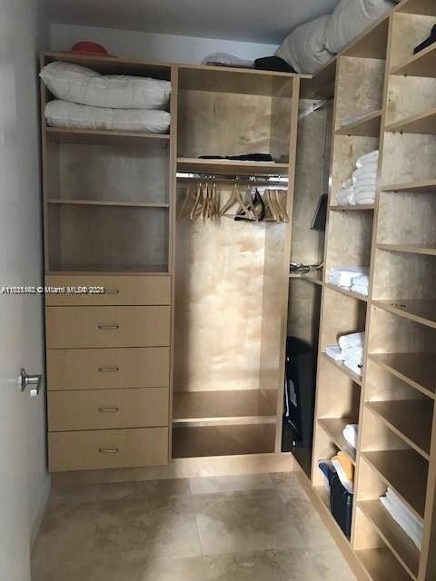 Miami, FL 33131,1050 Brickell Ave #3102