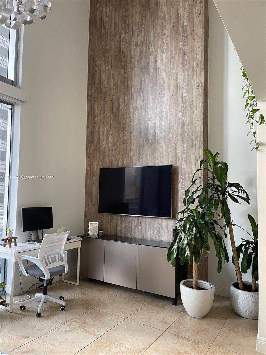 Miami, FL 33131,1050 Brickell Ave #410