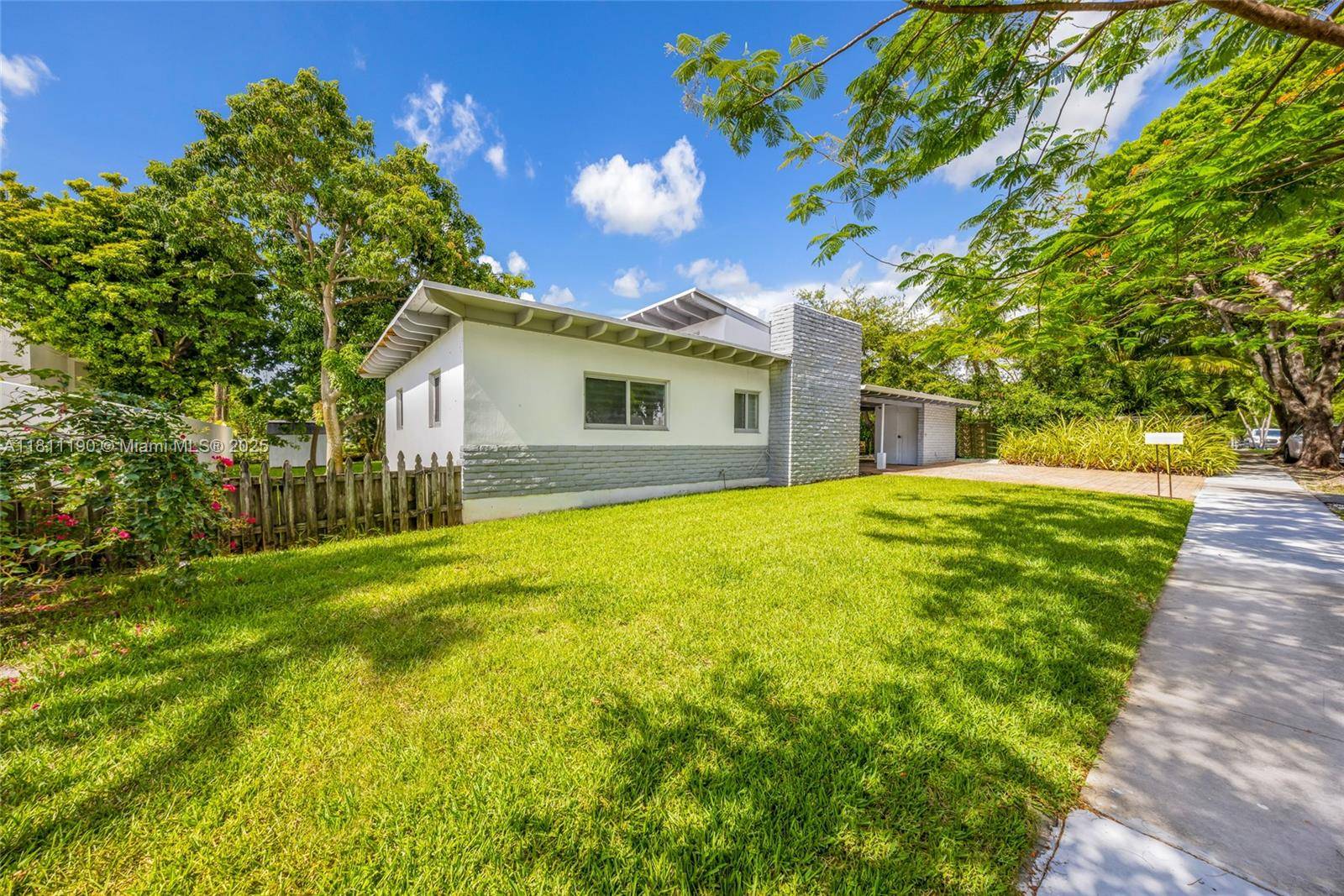Miami, FL 33138,910 NE 81st St #910