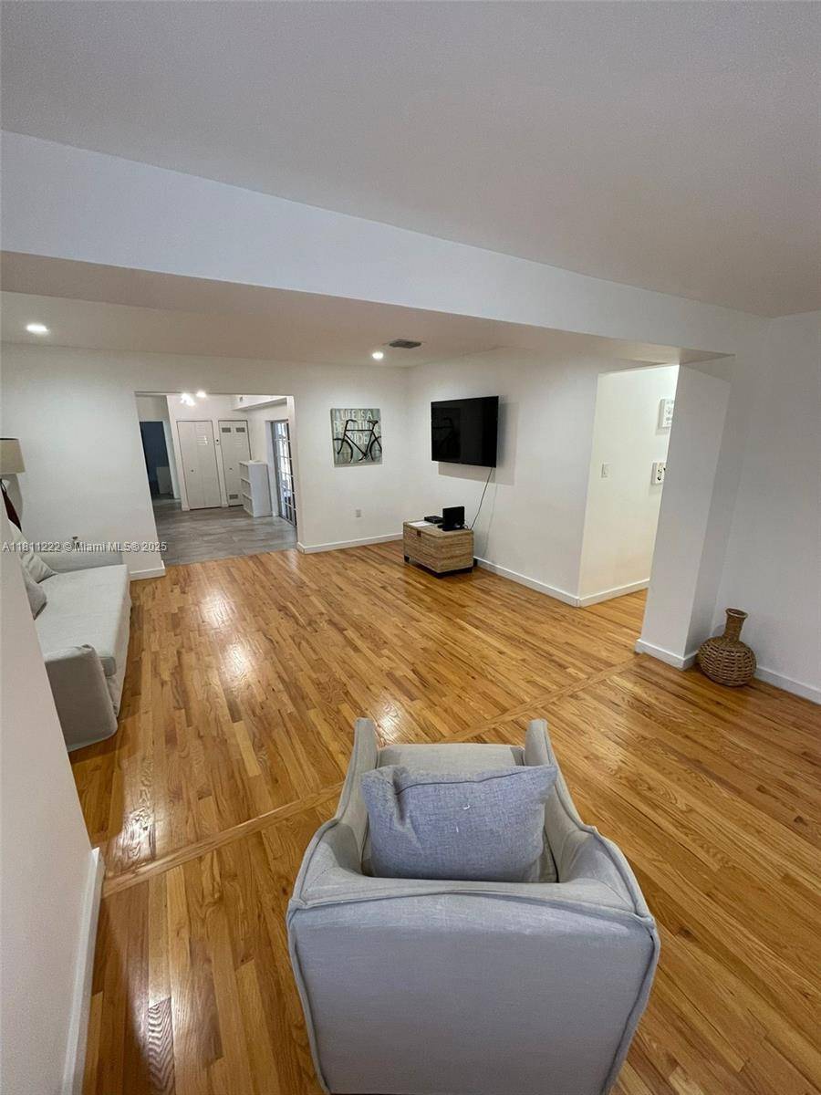 Miami, FL 33180,2375 NE 185th St