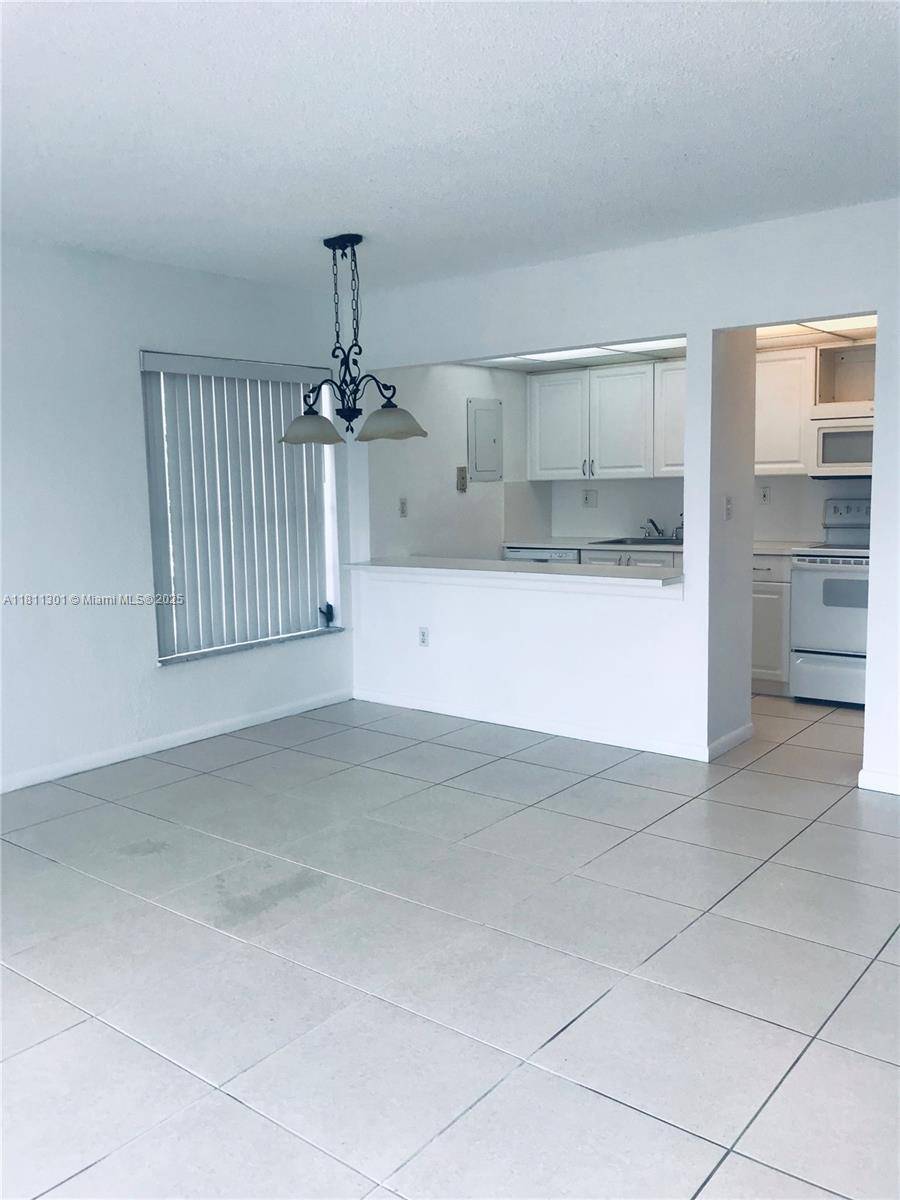 Hialeah, FL 33015,17600 NW 68th Ave #B3006