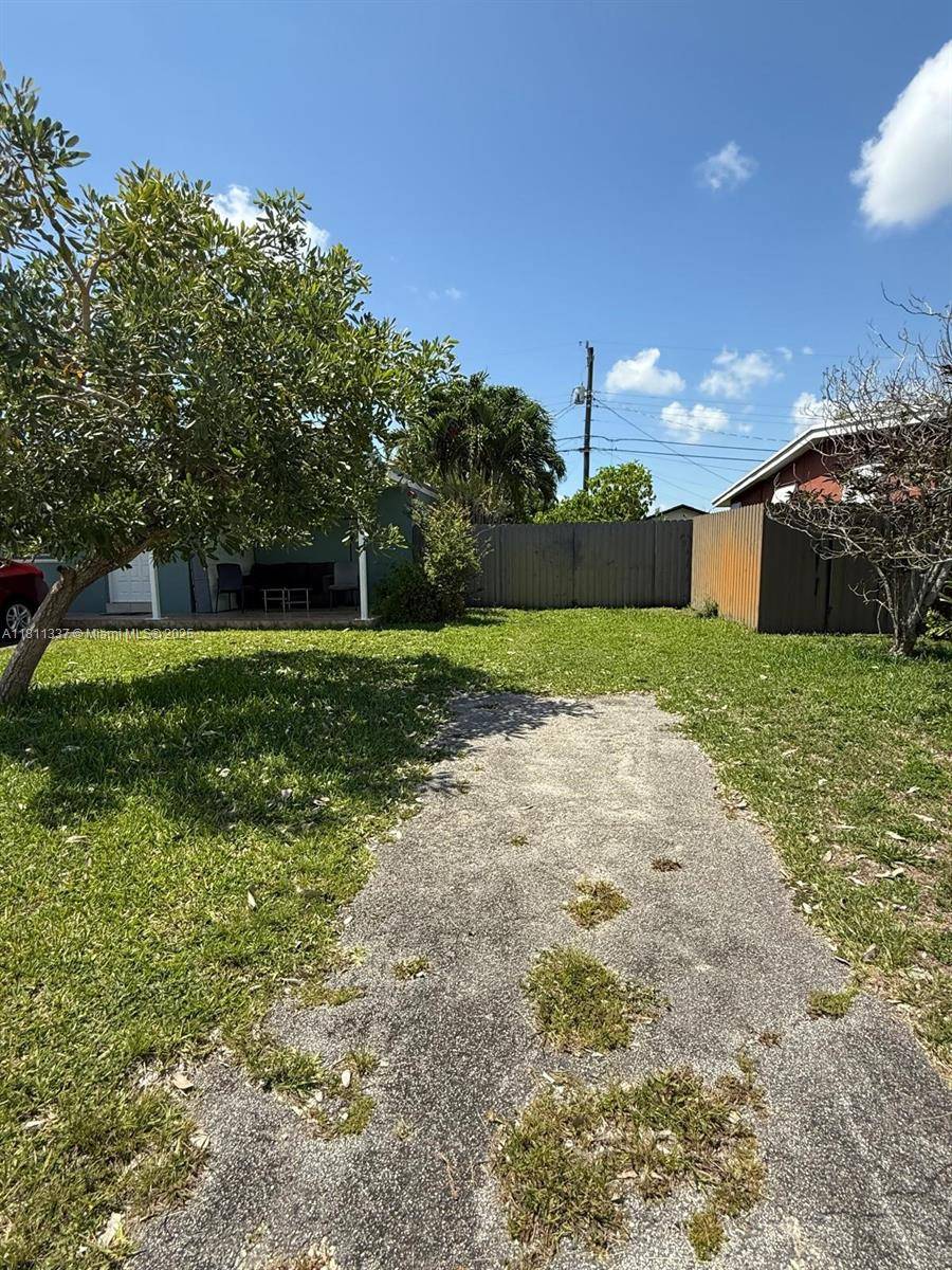 Miami, FL 33165,11412 SW 42nd St