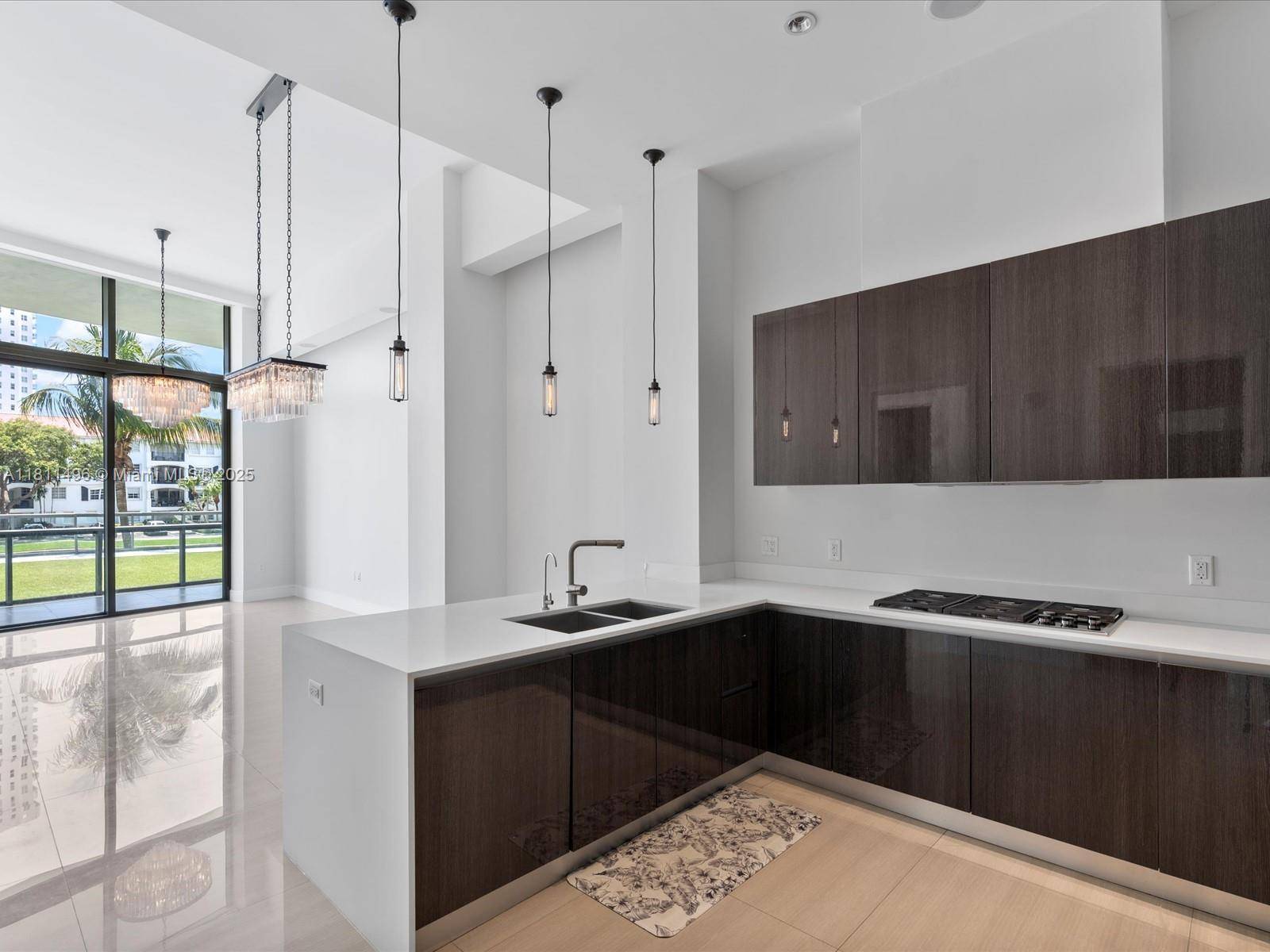 Aventura, FL 33180,3250 NE 188th St #102