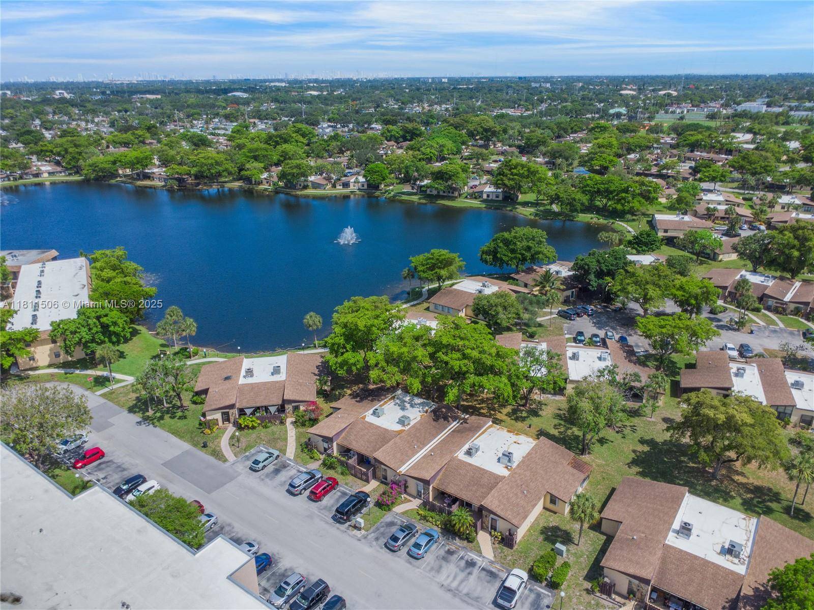 Hollywood, FL 33024,322 Briarwood Cir #1-17