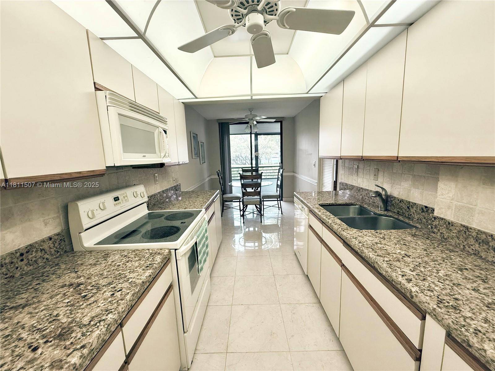 Hollywood, FL 33020,1470 Sheridan St #18C