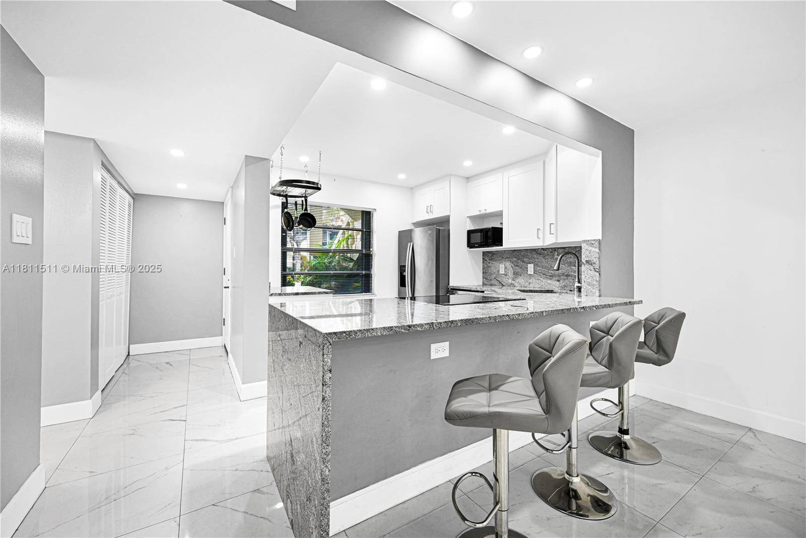 Pompano Beach, FL 33060,132 S Cypress Rd #518