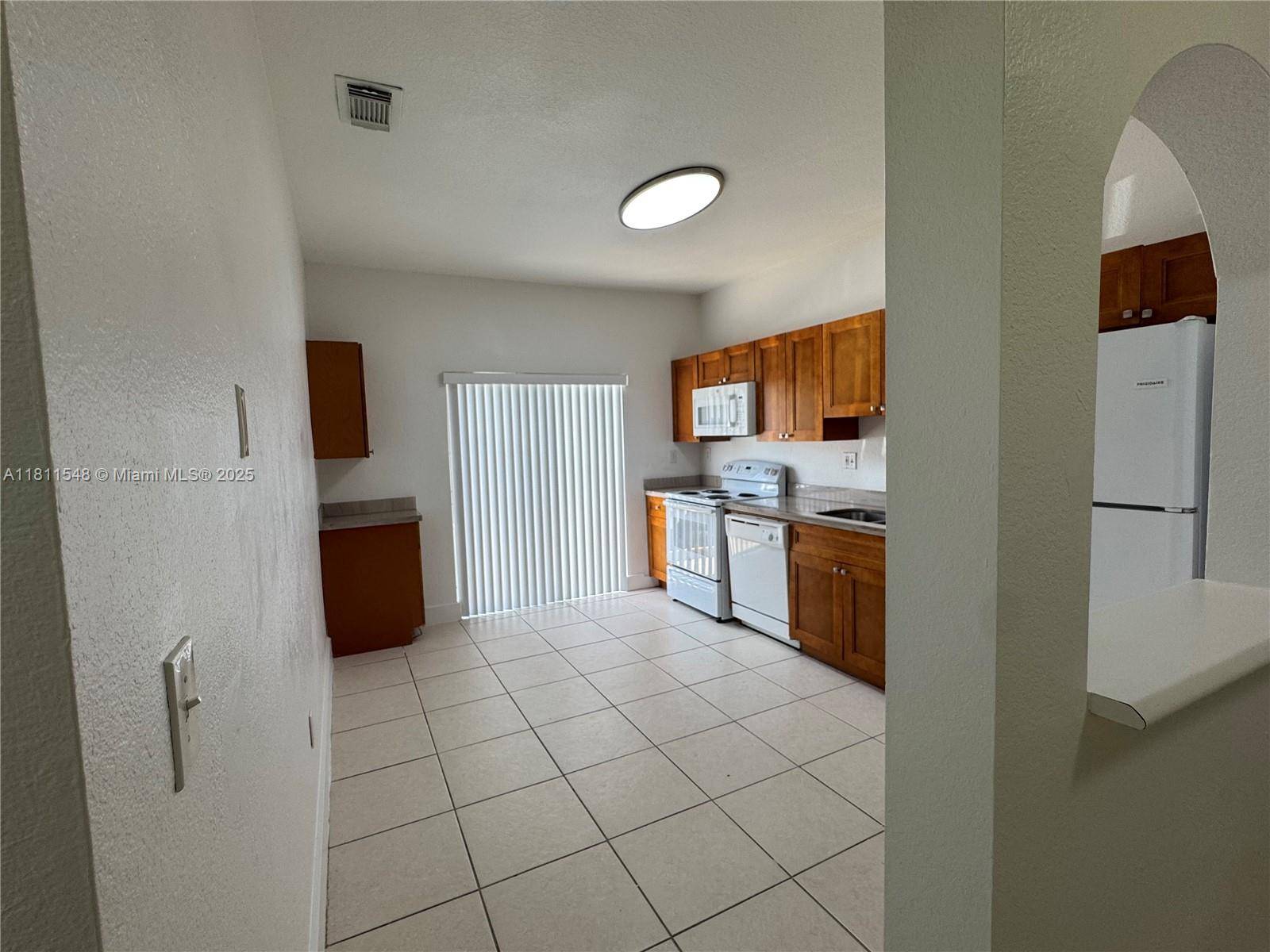 Hialeah, FL 33015,6912 NW 179th St #107-3