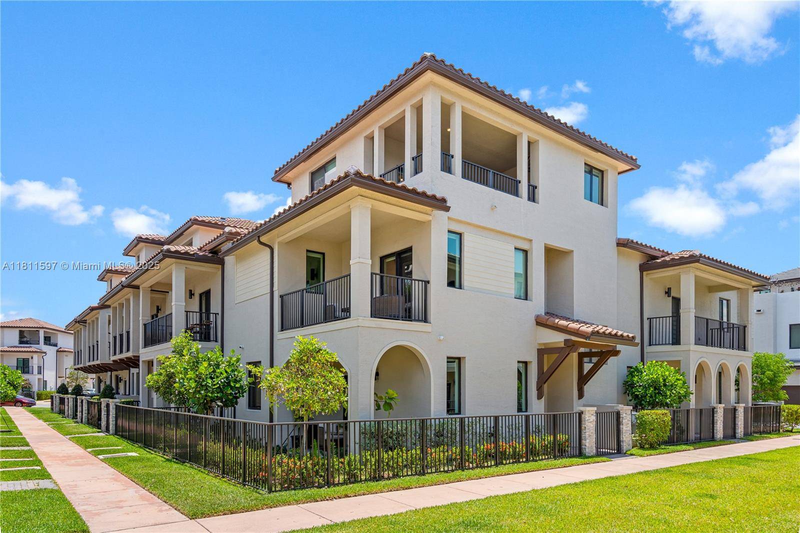 Doral, FL 33166,8338 NW 45th St