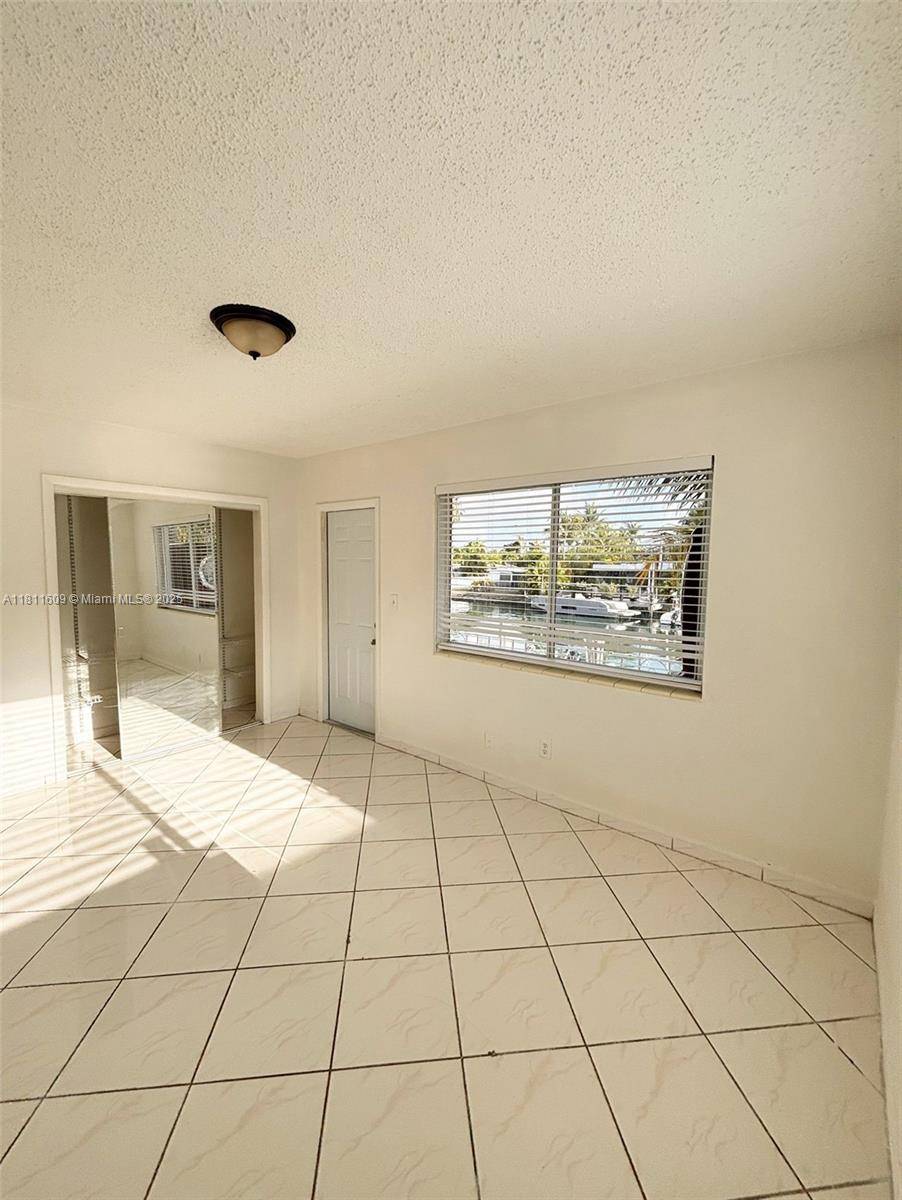 Miami Beach, FL 33141,2101 Calais Dr #10