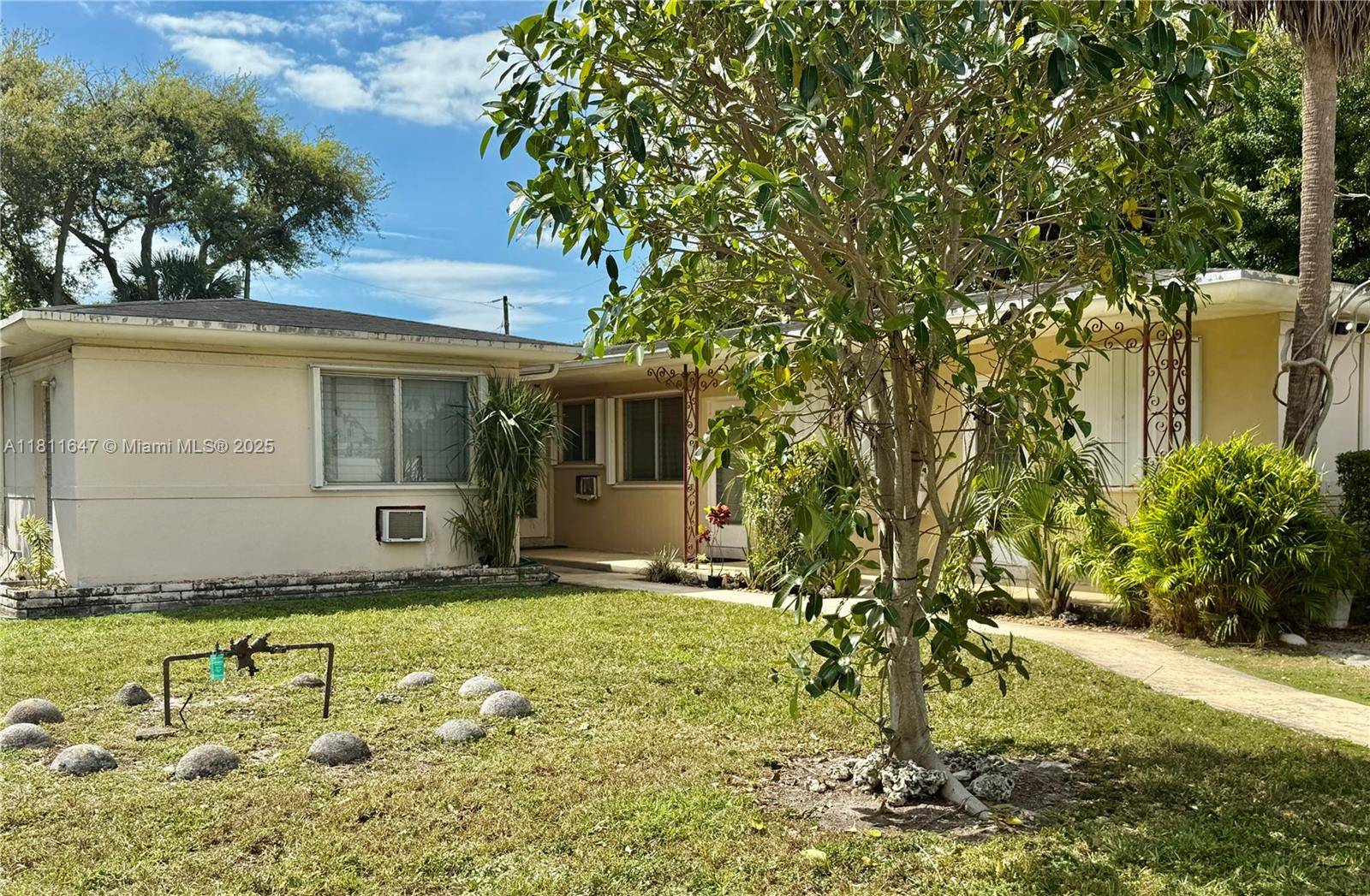 North Miami, FL 33161,1570 NE 130th St
