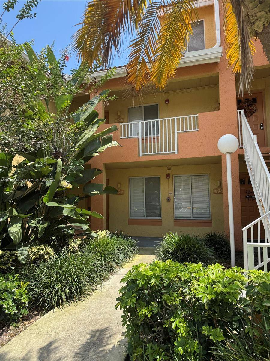Coral Springs, FL 33071,905 Coral Club Dr #905