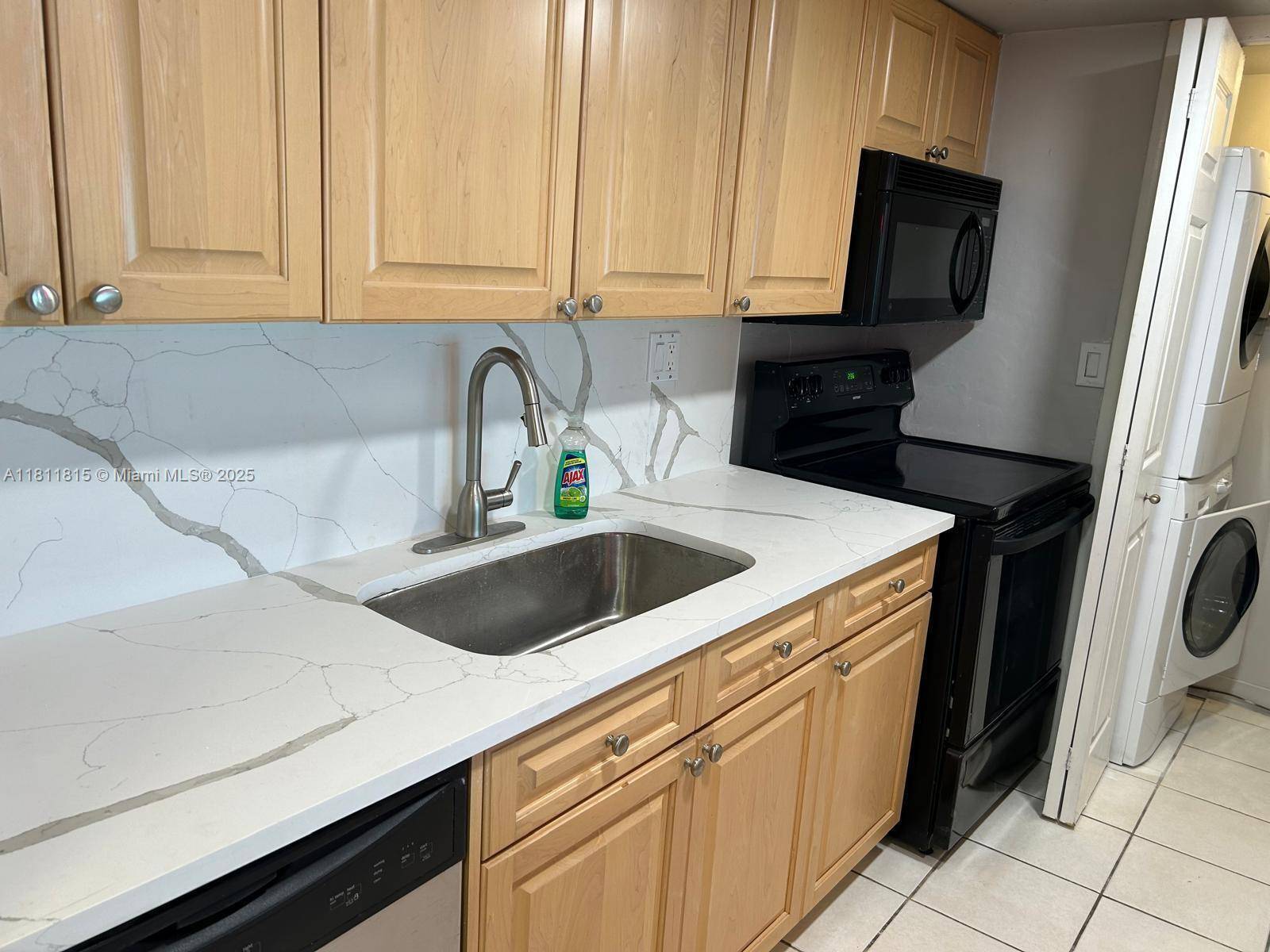 Weston, FL 33326,120 Lakeview Dr #210