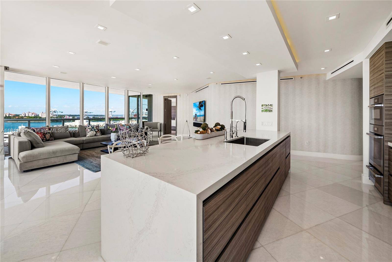 Miami Beach, FL 33139,450 Alton Rd #1007