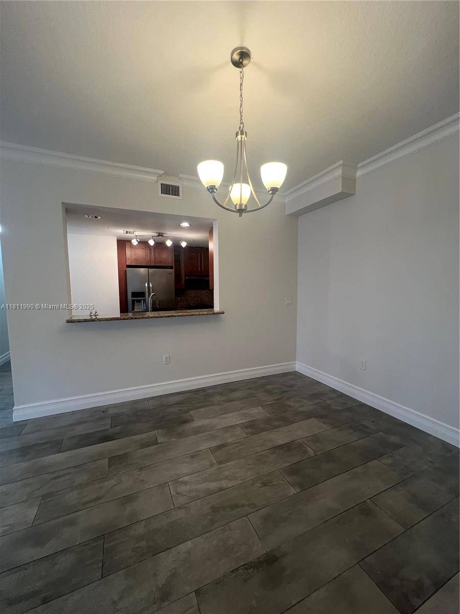 Coral Gables, FL 33134,50 Alhambra Cir #405