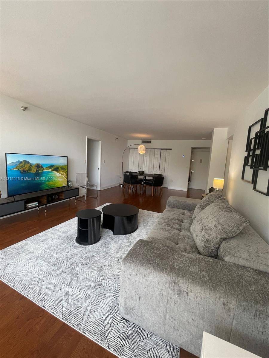 Aventura, FL 33180,20505 E Country Club Dr #236