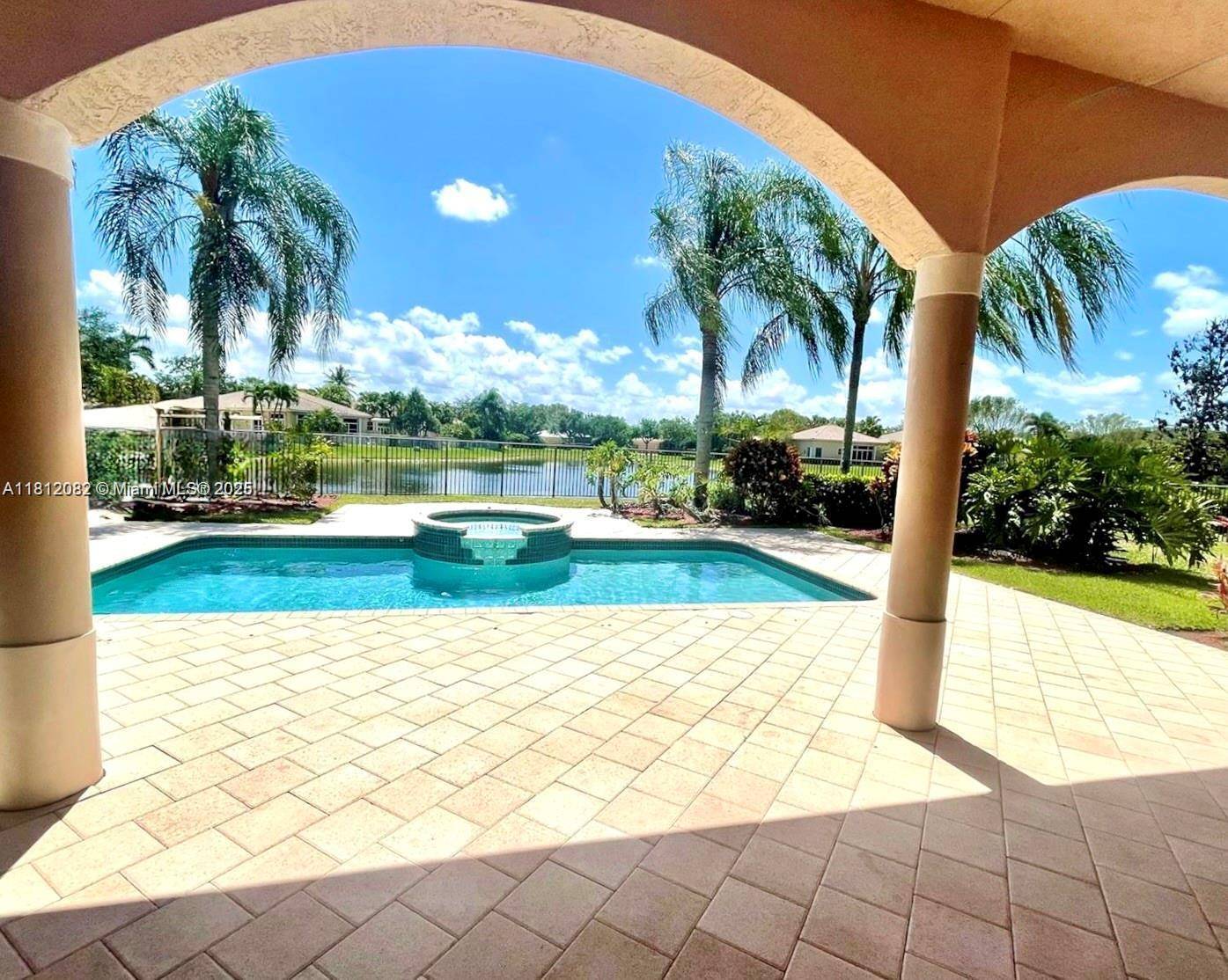 Weston, FL 33327,2547 Montclaire #2547