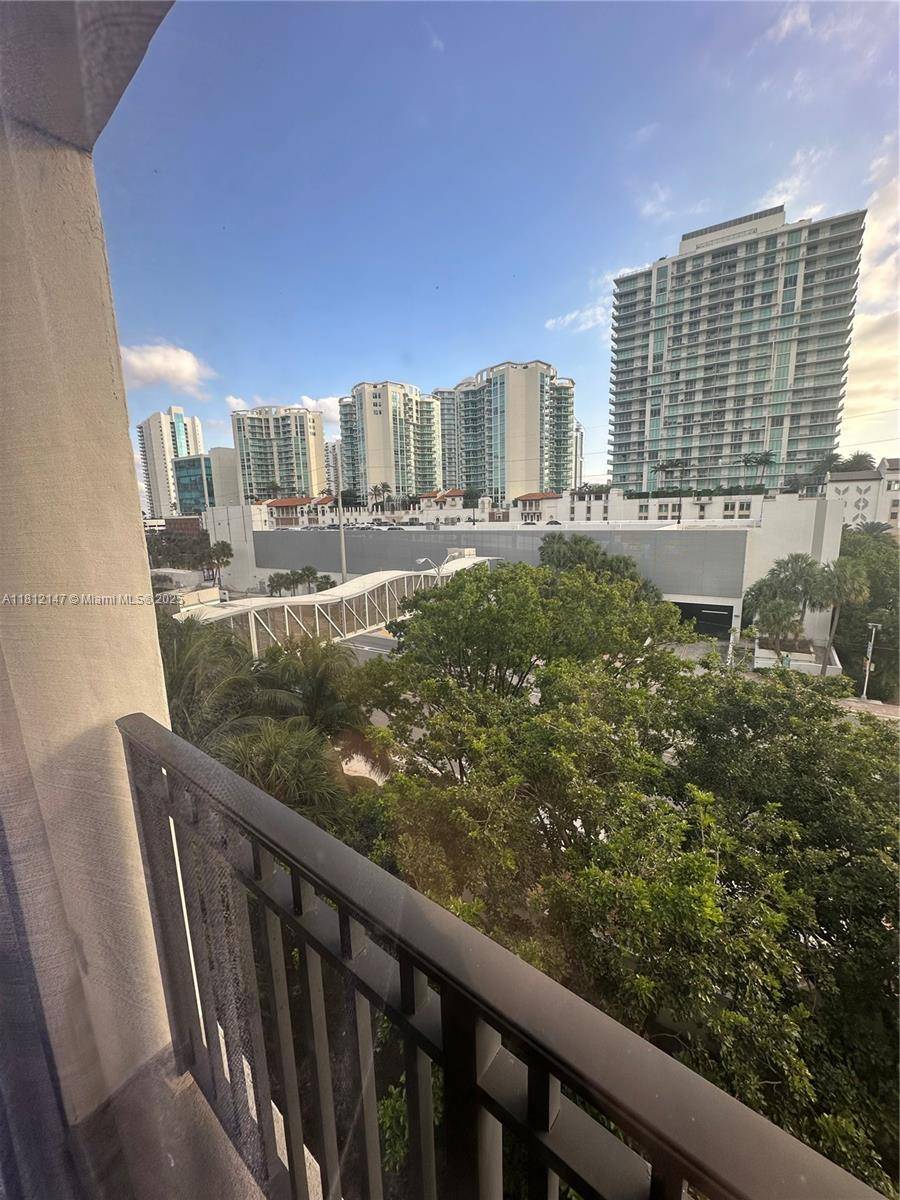 Sunny Isles Beach, FL 33160,16909 N Bay Road #612