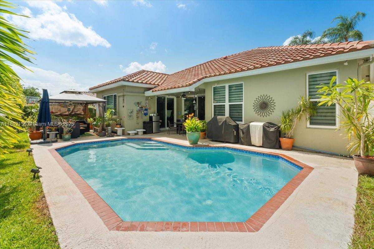 Pembroke Pines, FL 33029,18342 NW 11th St