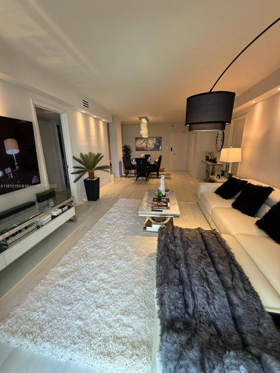 Miami Beach, FL 33140,5151 Collins Ave #726