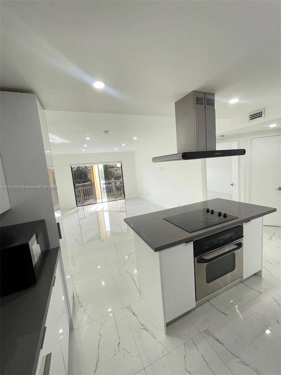 Doral, FL 33166,8290 Lake Dr #427