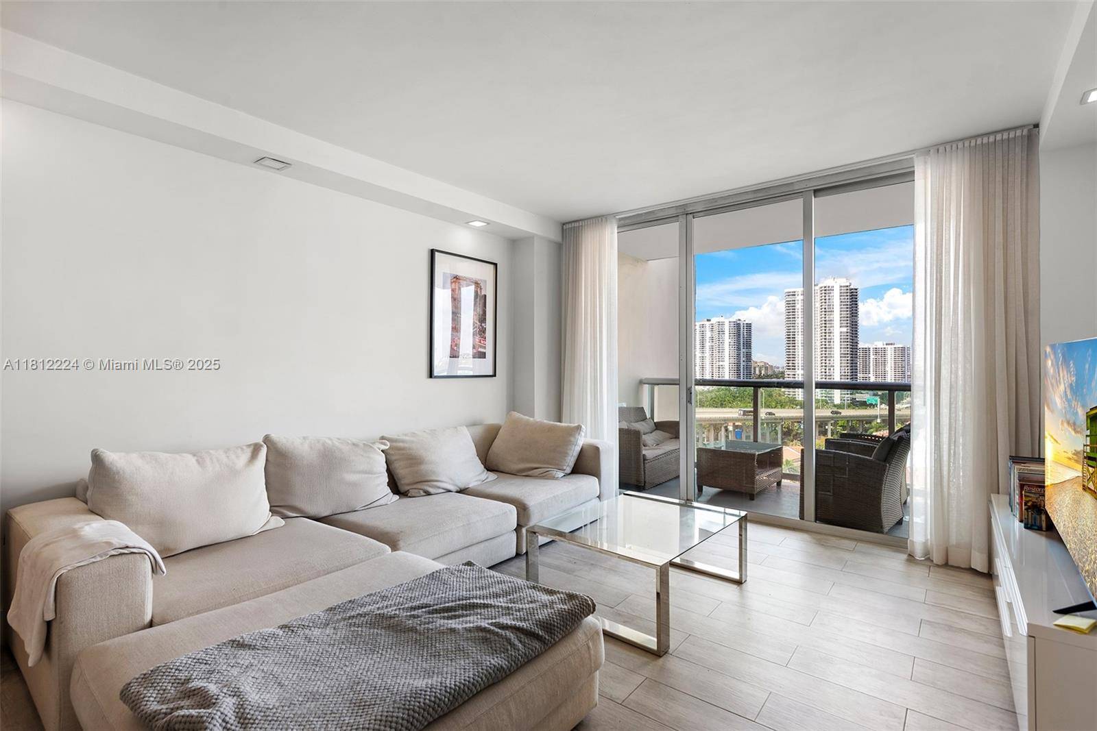 Sunny Isles Beach, FL 33160,19390 Collins Ave #1519
