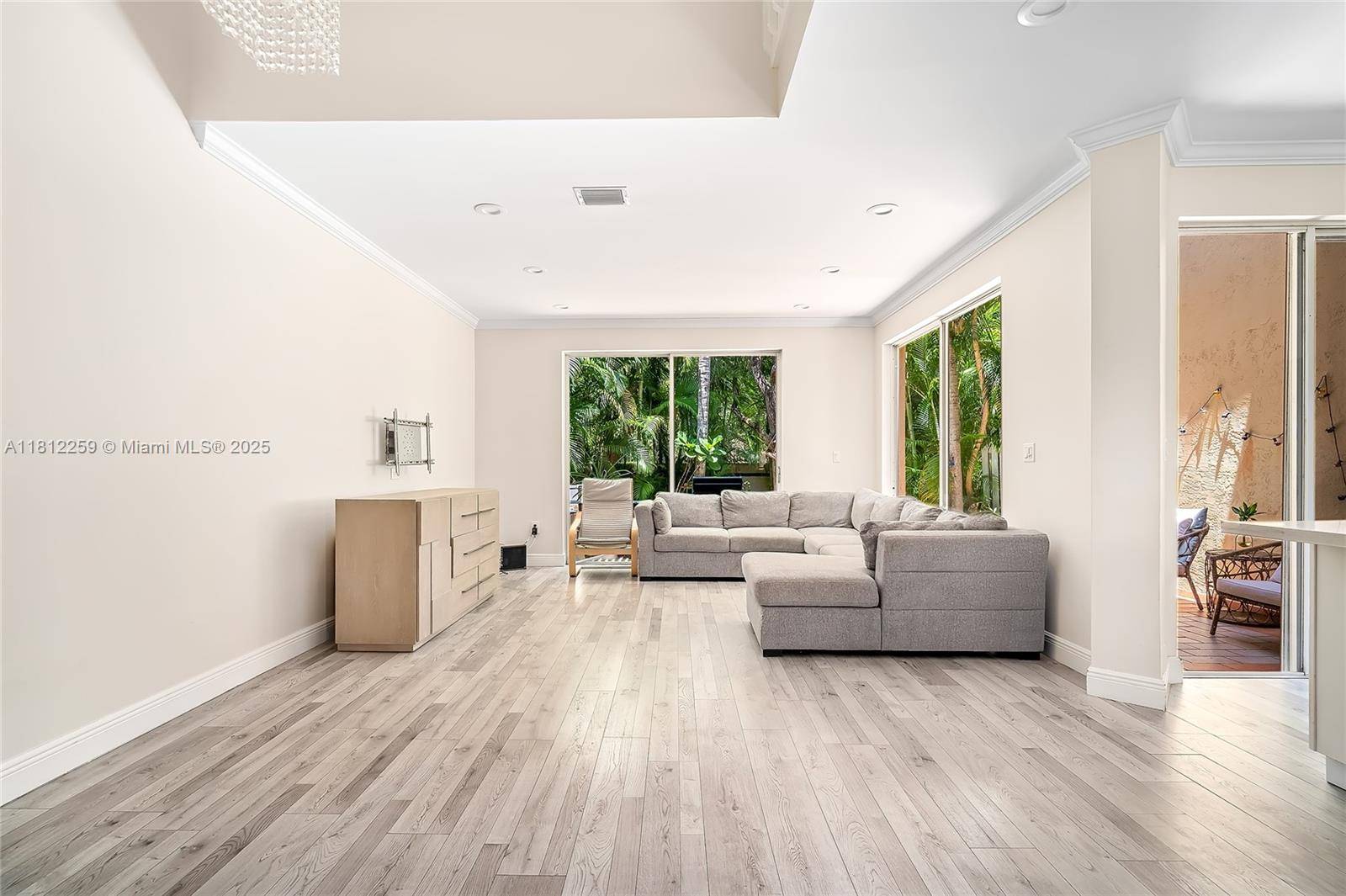 Aventura, FL 33180,21024 NE 34th Ct