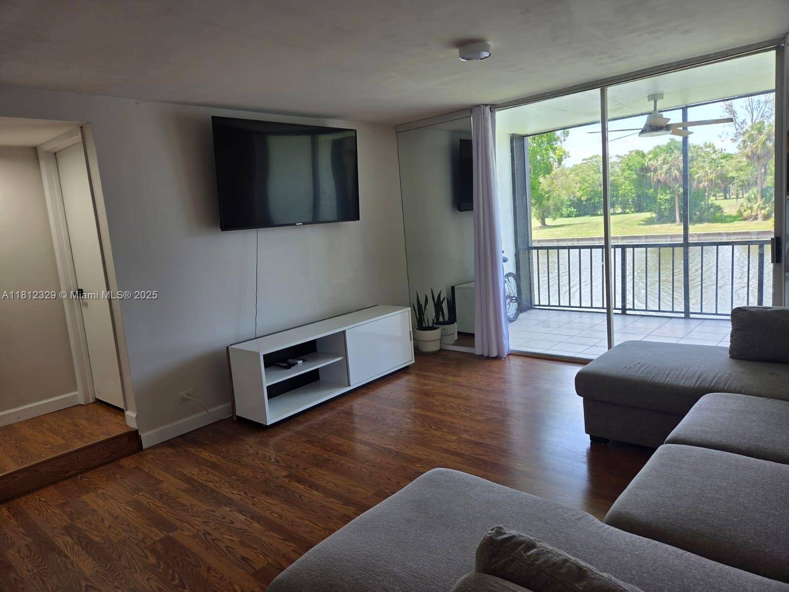 Lauderhill, FL 33319,3750 Inverrary Dr #2B