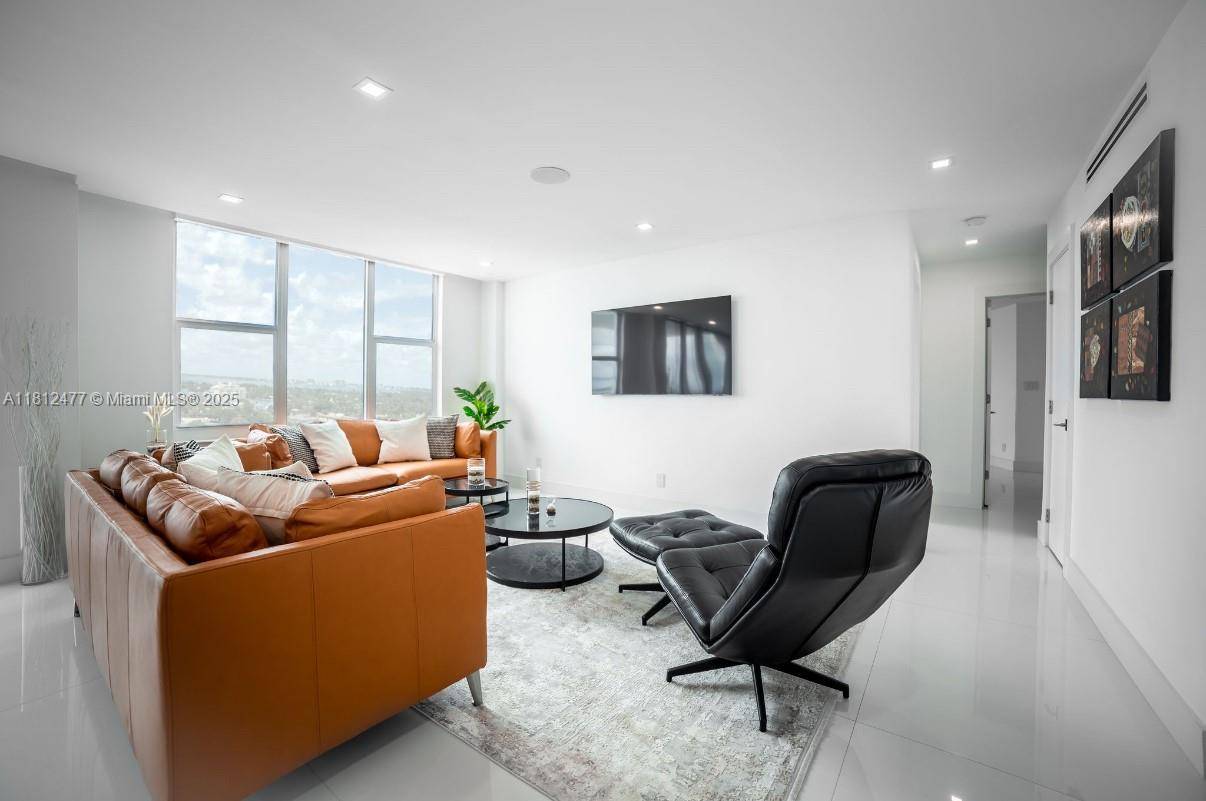 Miami Beach, FL 33140,5600 Collins Ave #14K