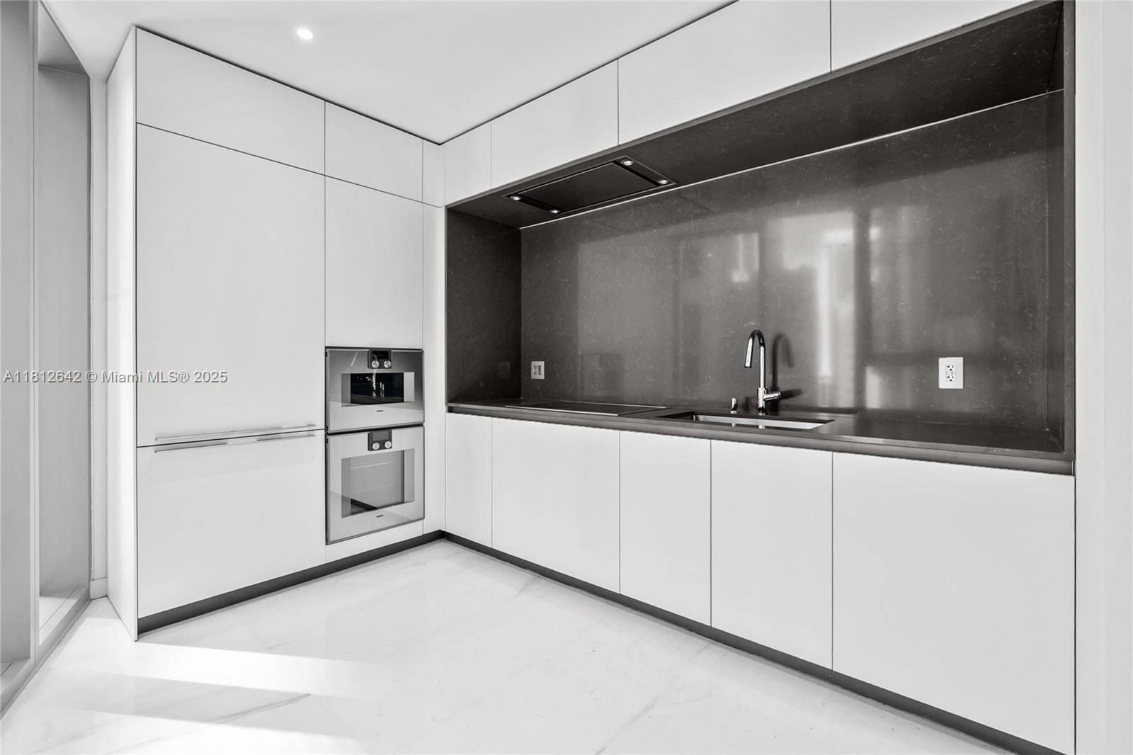 Miami, FL 33131,300 Biscayne Blvd Way #1106E
