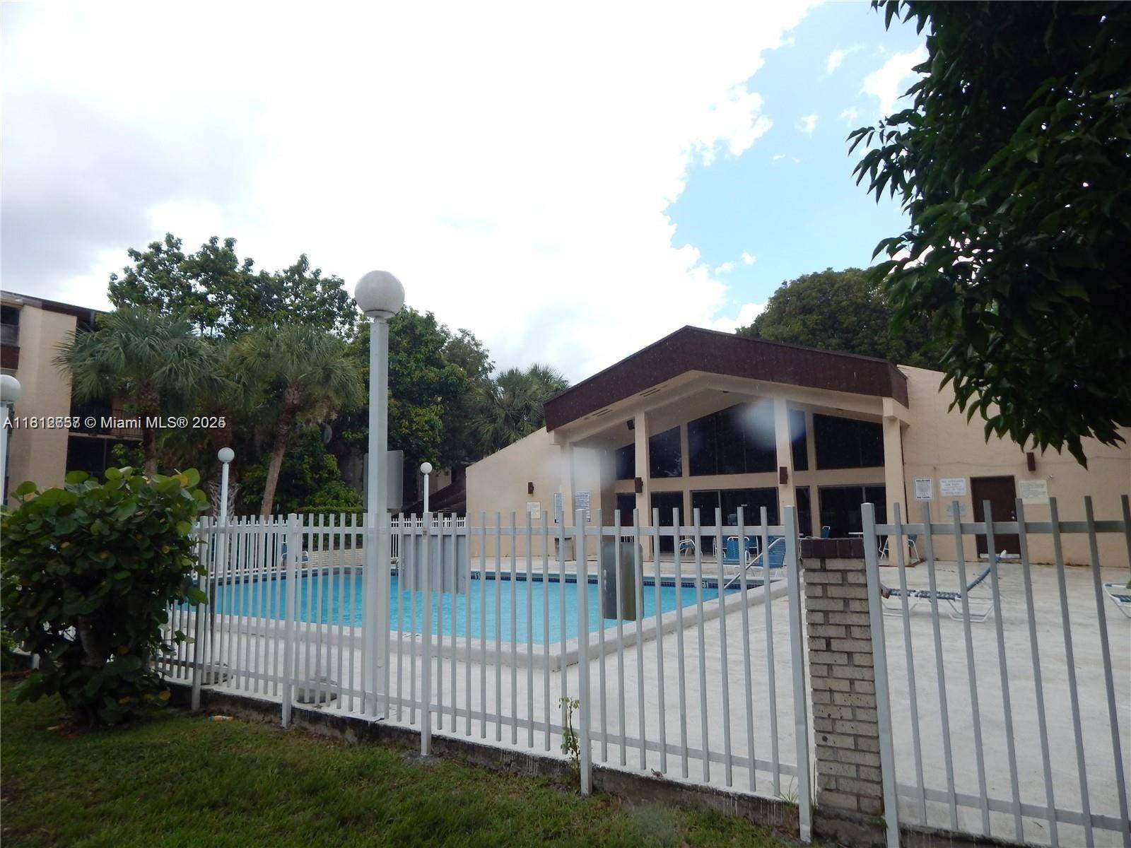 Miami, FL 33186,14601 N Kendall Dr #304K