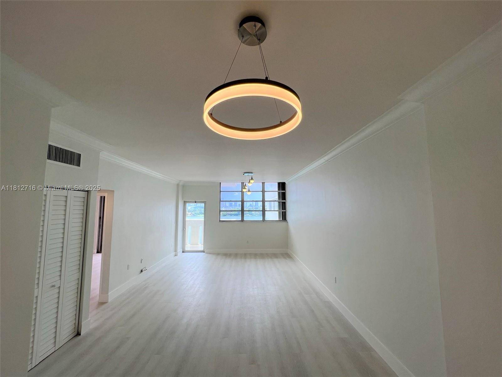 Miami Beach, FL 33139,800 West Ave #PH-31