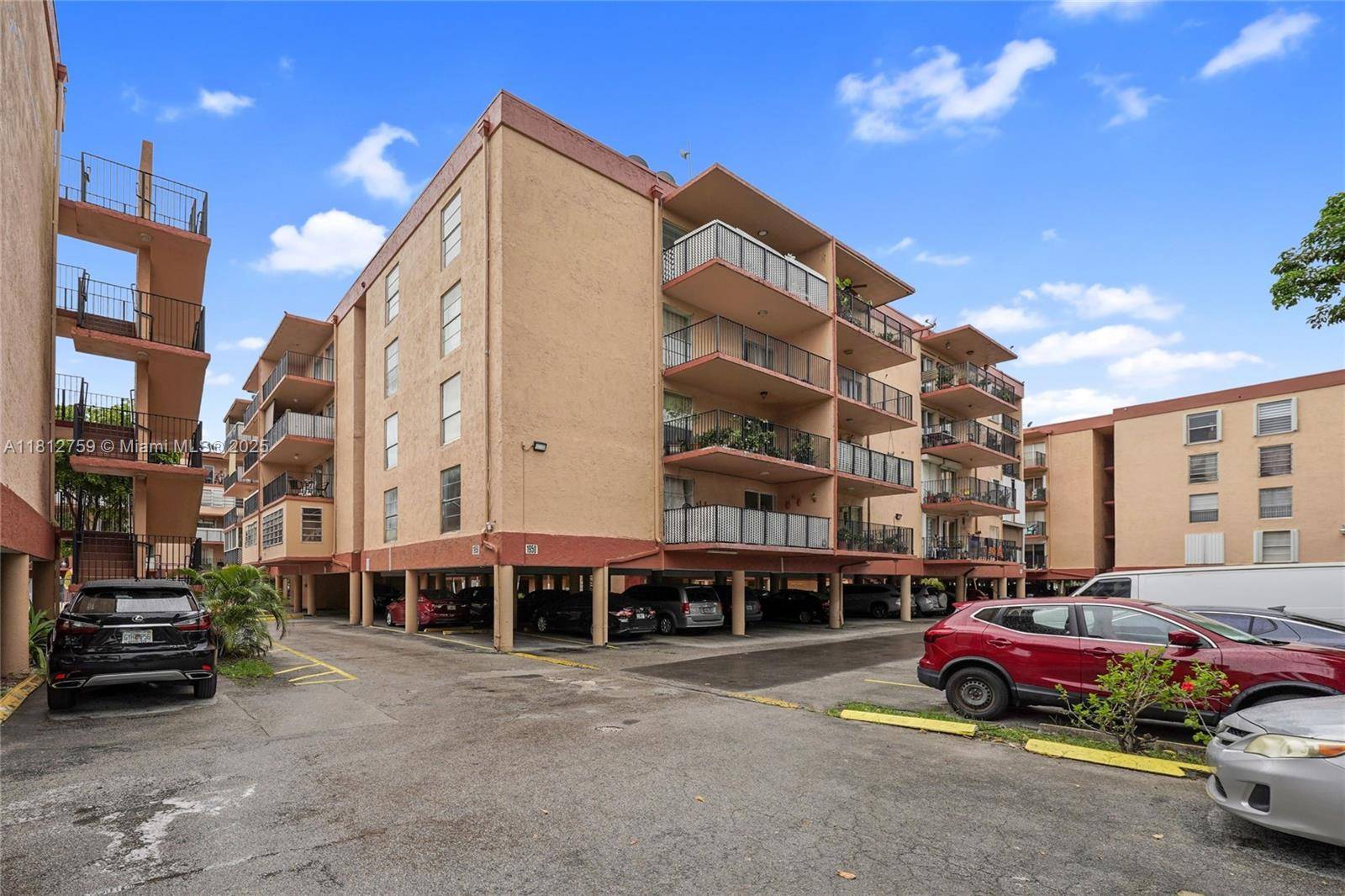 Hialeah, FL 33012,1950 W 56th St #2311B