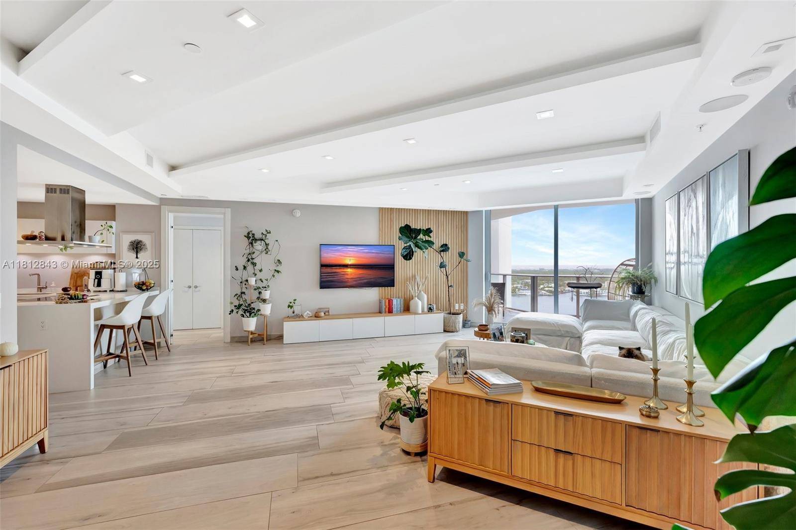 North Miami Beach, FL 33160,17111 Biscayne Blvd #2308